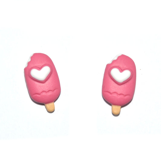 Σκουλαρίκια καρφωτά ξυλάκι παγωτό ροζ με άσπρες καρδούλες