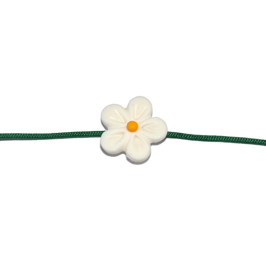 Βραχιόλι λουλουδάκι λευκό γλυπτό στο χέρι με πολυμερικό πηλό