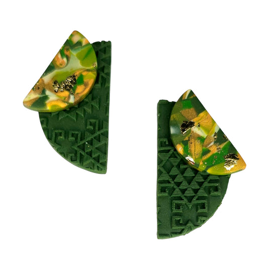 Σκουλαρίκια καρφωτά ημικύκλια πράσινο χρυσό μαρμαρωτό από πολυμερικό πηλό