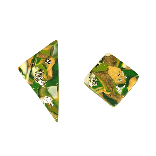 Καρφωτά σκουλαρίκια ανόμοια τρίγωνο τετράγωνο πράσινο χρυσό μαρμαρωτό από πολυμερικό πηλό