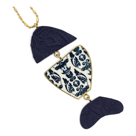 Μακρύ κολιέ ψάρι της σειράς Blue Baroque με μπλε μεταξοτυπία σε πολυμερικό πηλό