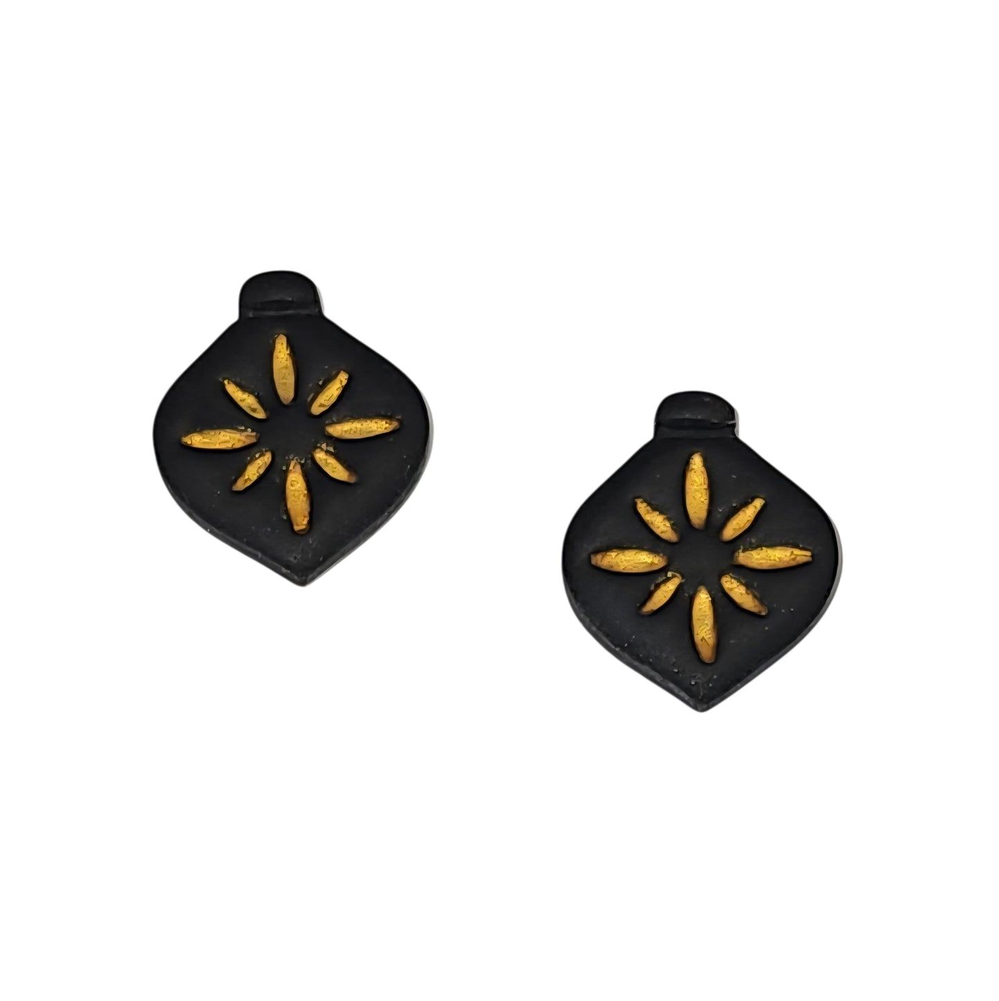 Χριστουγεννιάτικα καρφωτά σκουλαρίκια από πολυμερικό πηλό μαύρα στολίδια με χρυσές λεπτομέρειες