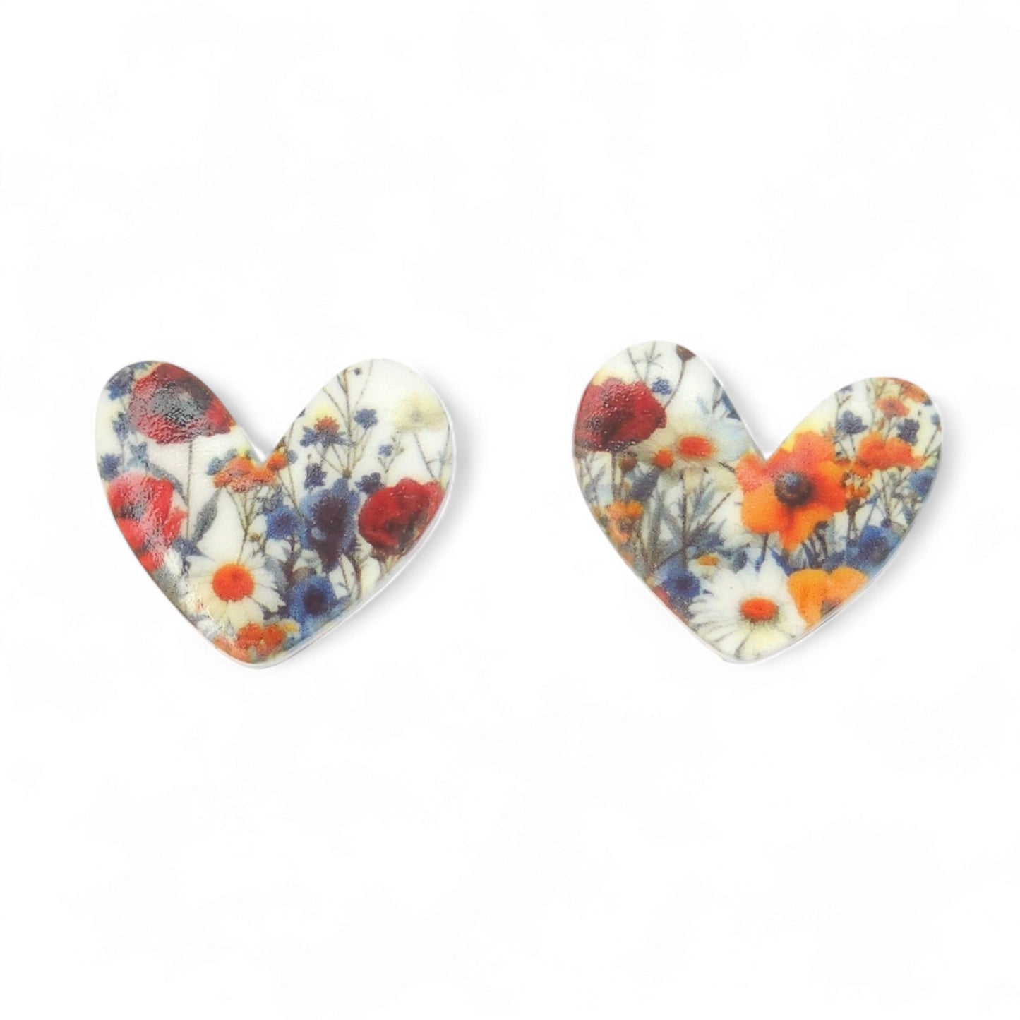 Καρφωτά σκουλαρίκια καρδιές με μοτίβο λουλούδια του αγρού από πολυμερικό πηλό