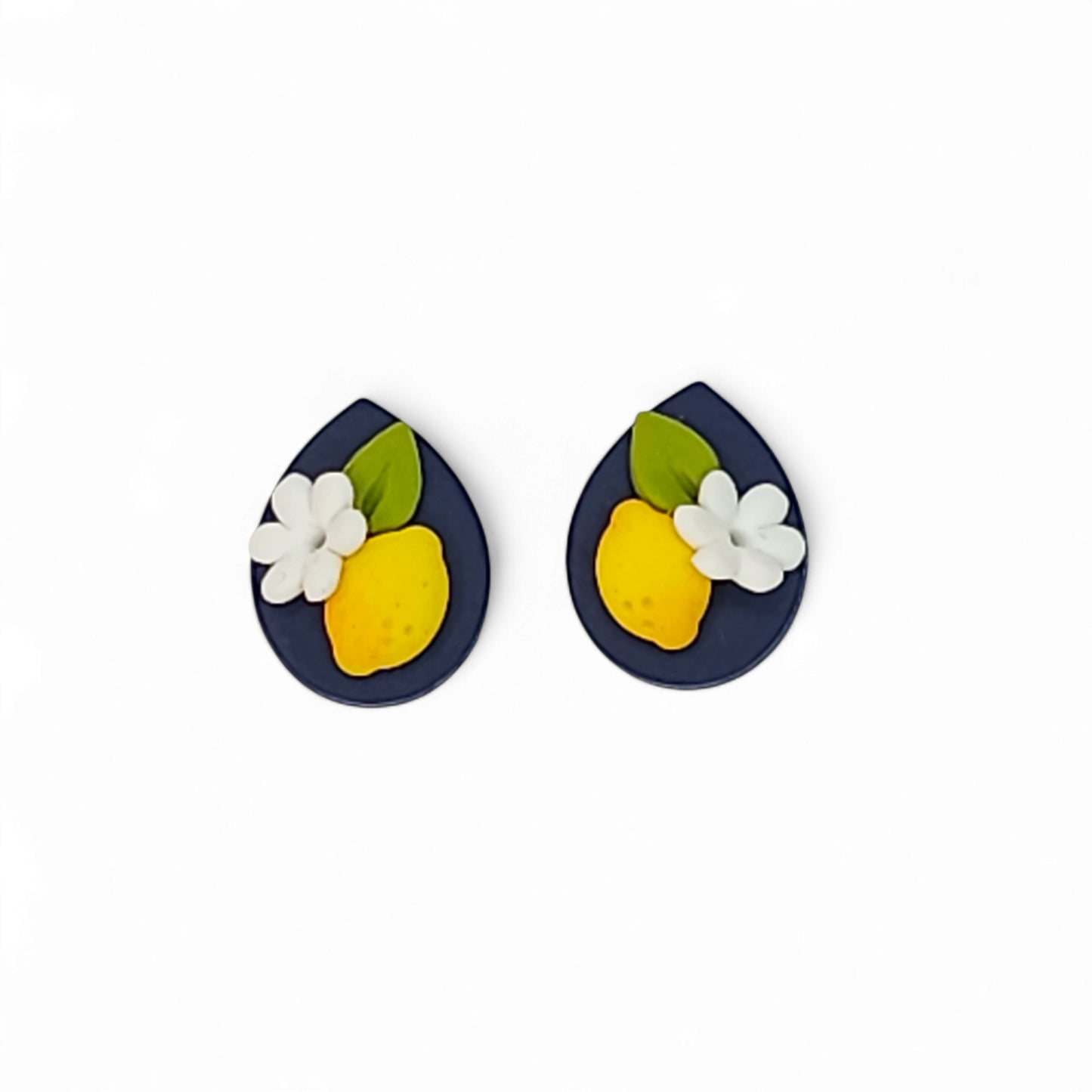 Καρφωτά σκουλαρίκια δάκρυα κίτρινα λεμόνια σε μπλε φόντο από πολυμερικό πηλό
