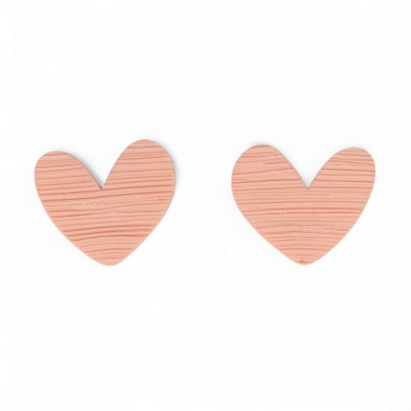 Σκουλαρίκια καρφωτά ροζ σάπιο μήλο ανάγλυφες καρδιές από πολυμερικό πηλό