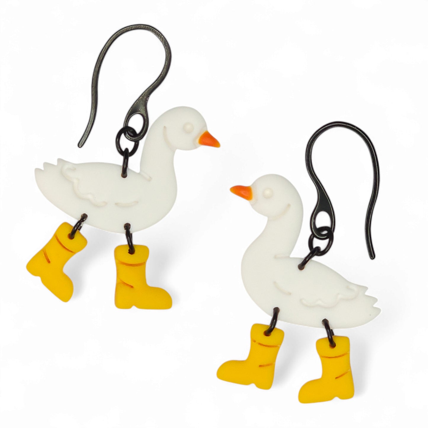 Κρεμαστά σκουλαρίκια άσπροι κύκνοι με κίτρινες γαλότσες από πολυμερικό πηλό