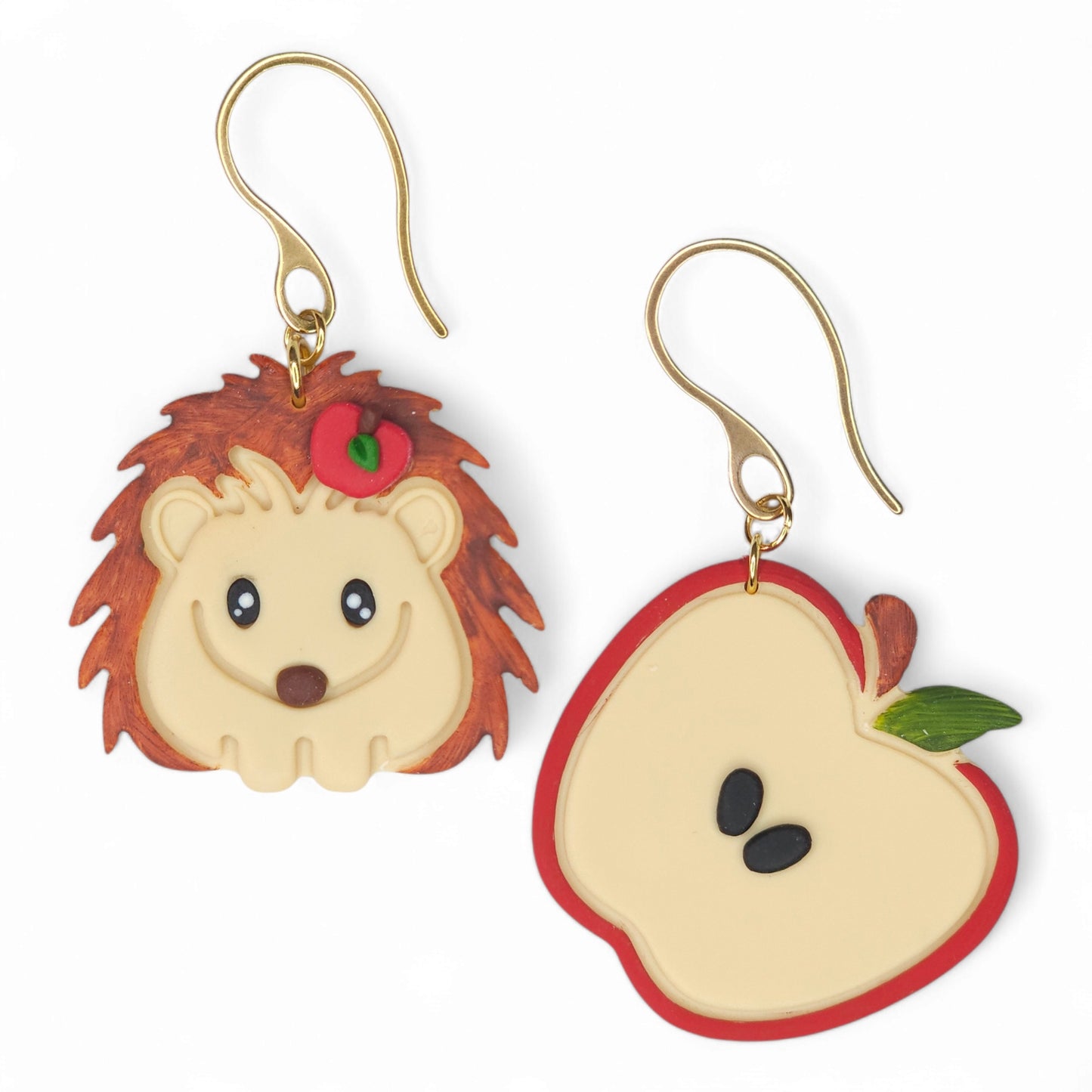 Ανόμοια κρεμαστά σκουλαρίκια μήλο με σκαντζοχοιράκι από πολυμερικό πηλό