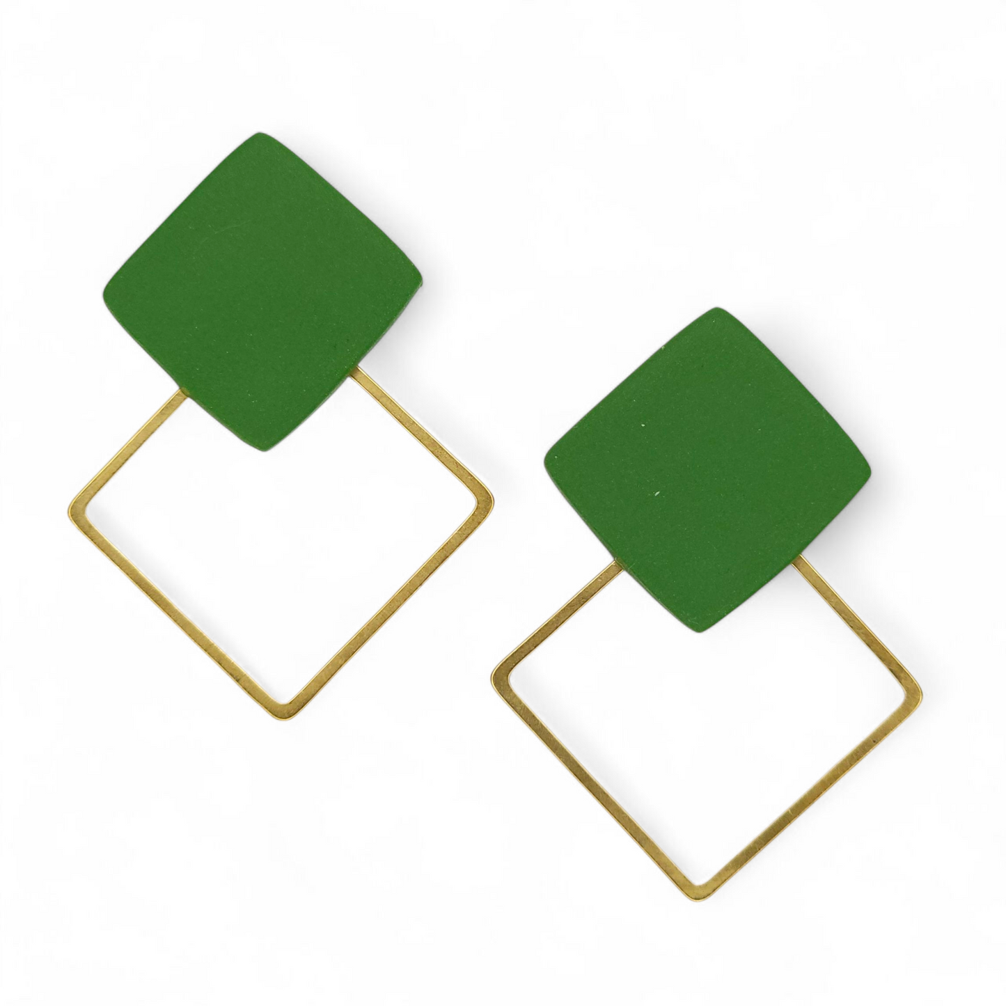 Σκουλαρίκια καρφωτά τετραγωνάκια πράσινα από πολυμερικό πηλό με ατσάλινα στοιχεία