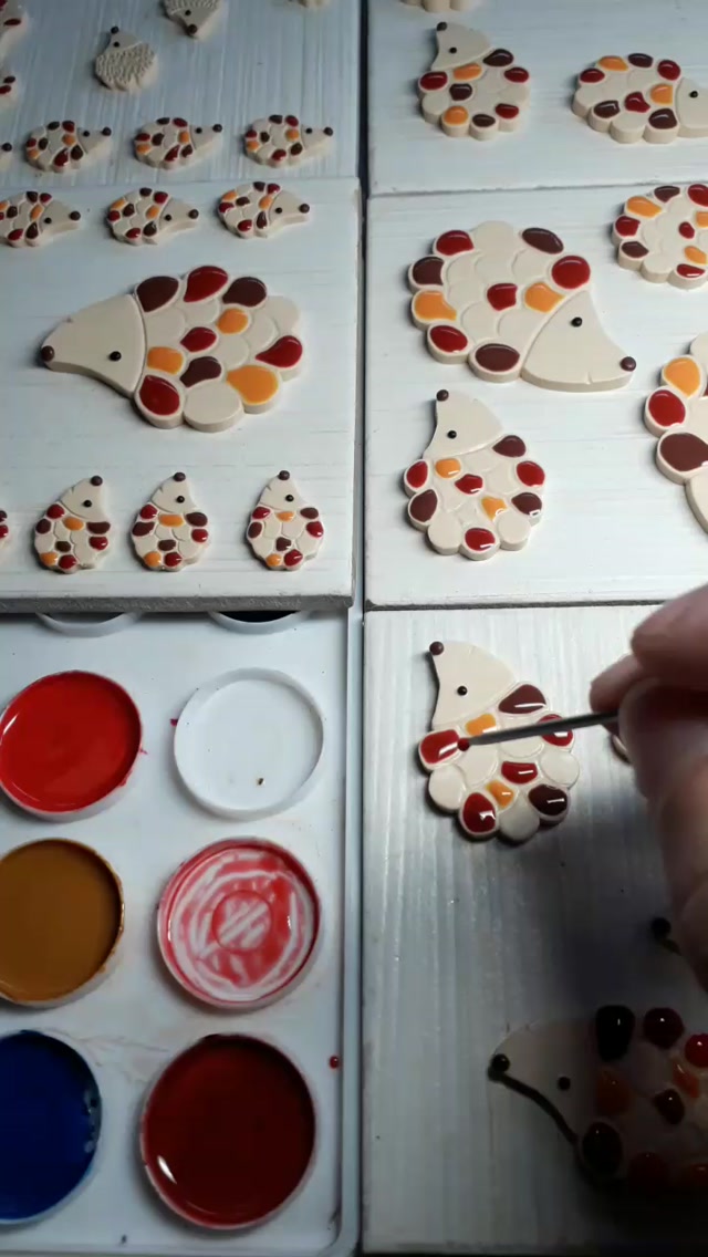 Καρφίτσα πολύχρωμο σκαντζοχοιράκι από πολυμερικό πηλό