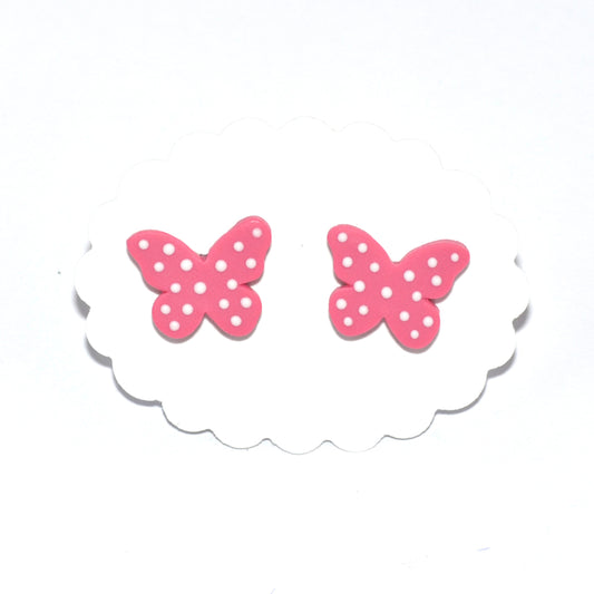 Σκουλαρίκια καρφωτά ροζ πεταλούδες με λευκό πουά