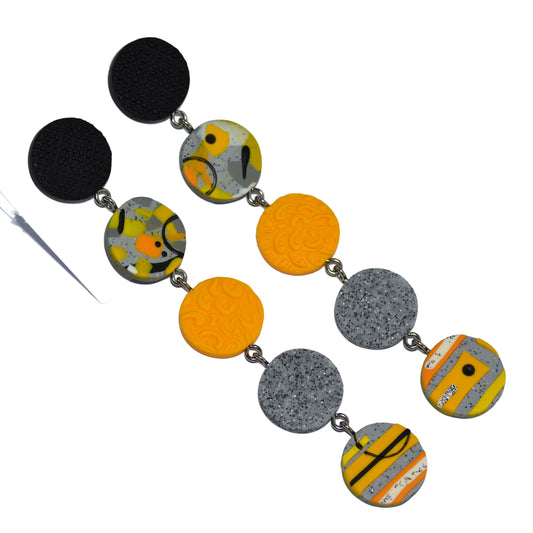Πολύ μακριά σκουλαρίκια με πέντε ξεχωριστούς κύκλους σε μαύρο κίτρινο και γκρι