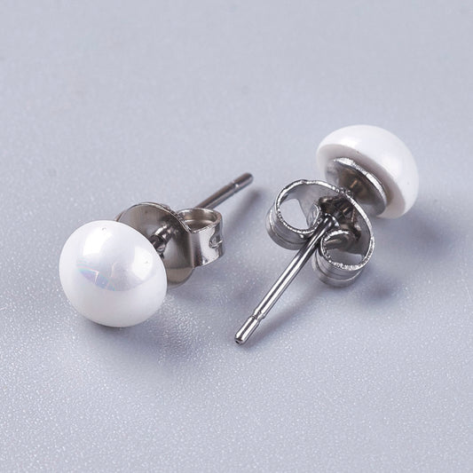 Σκουλαρίκια μικρά καρφωτά από ανοξείδωτο ατσάλι με μισές λευκές πέρλες 6mm