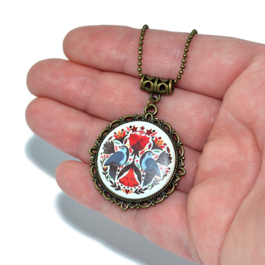 Μενταγιόν σε βίνταζ μπρονζέ στρογγυλή βάση με πουλιά σε μοτίβο λαϊκής τέχνης