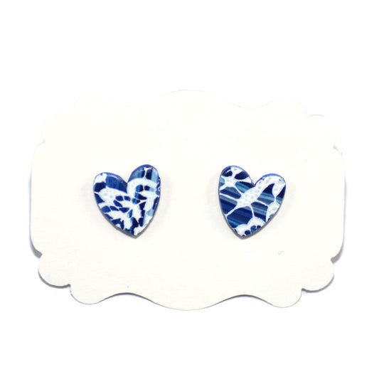 Σκουλαρίκια καρφωτά μπλε καρδούλες με λευκό δαντελένιο μοτίβο