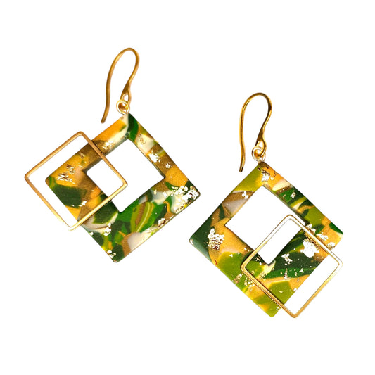 Σκουλαρίκια κρεμαστά τετράγωνα πράσινο χρυσό μαρμαρωτό από πολυμερικό πηλό