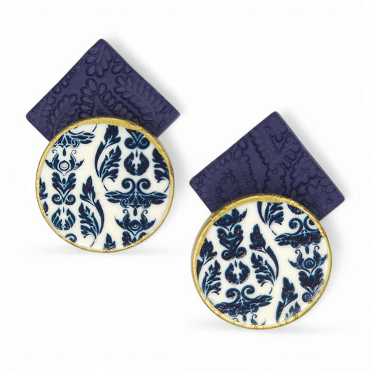 Σκουλαρίκια καρφωτά στρογγυλά μπλε μεταξοτυπία σε μπαρόκ στυλ από πολυμερικό πηλό