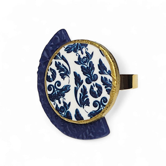 Δαχτυλίδι γεωμετρικό με μπλε μεταξοτυπία σε πολυμερικό πηλό και ατσάλινη βάση