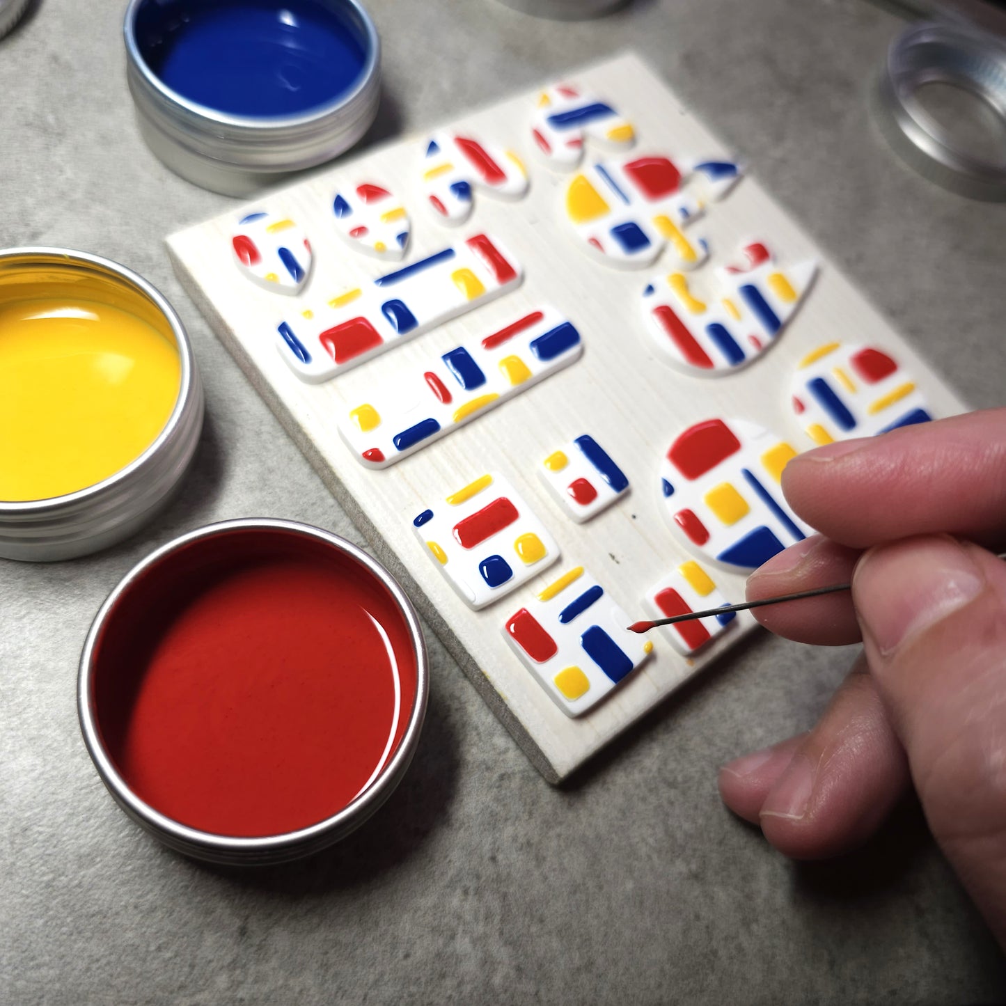 Στρογγυλά ρυθμιζόμενο δαχτυλίδι με μοτίβο Mondrian από πολυμερικό πηλό