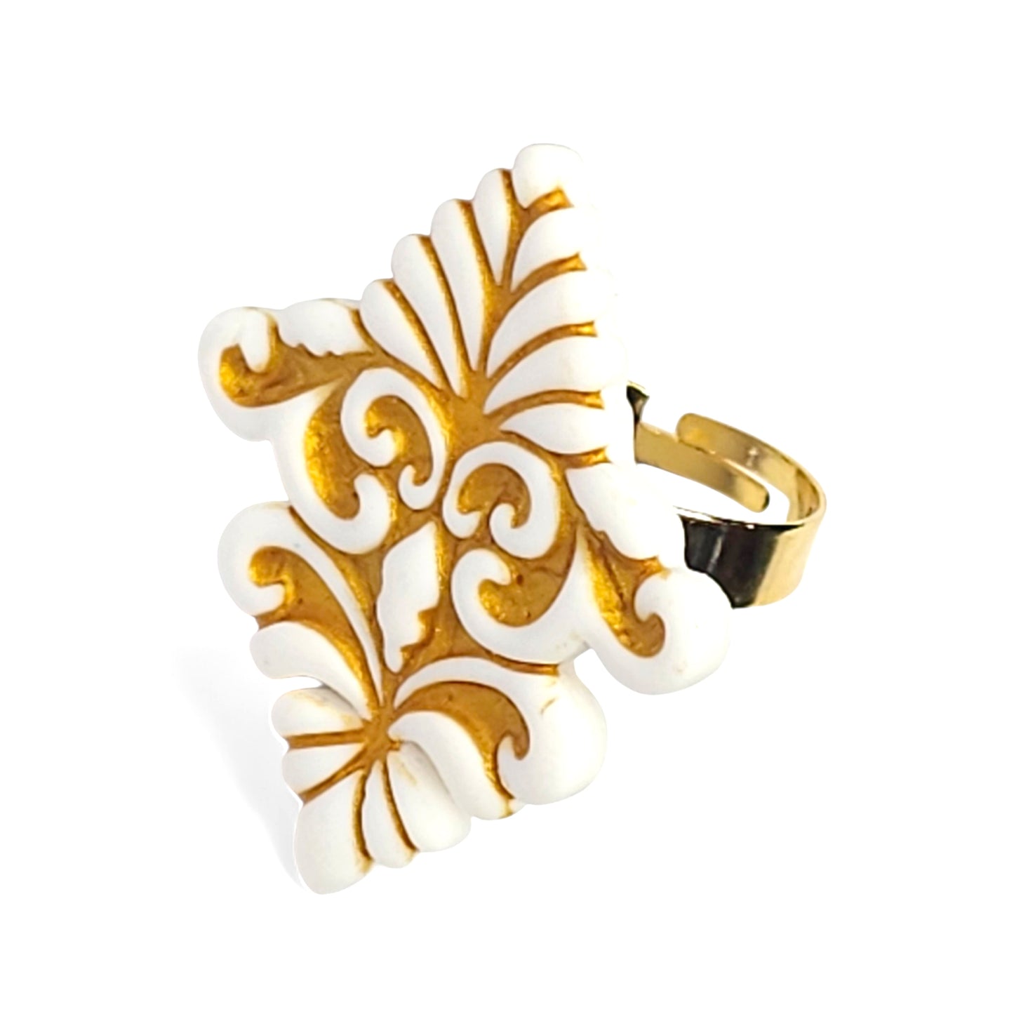 Κομψό δαχτυλίδι σε λευκό με χρυσό από πολυμερικό πηλό με ατσάλινη βάση