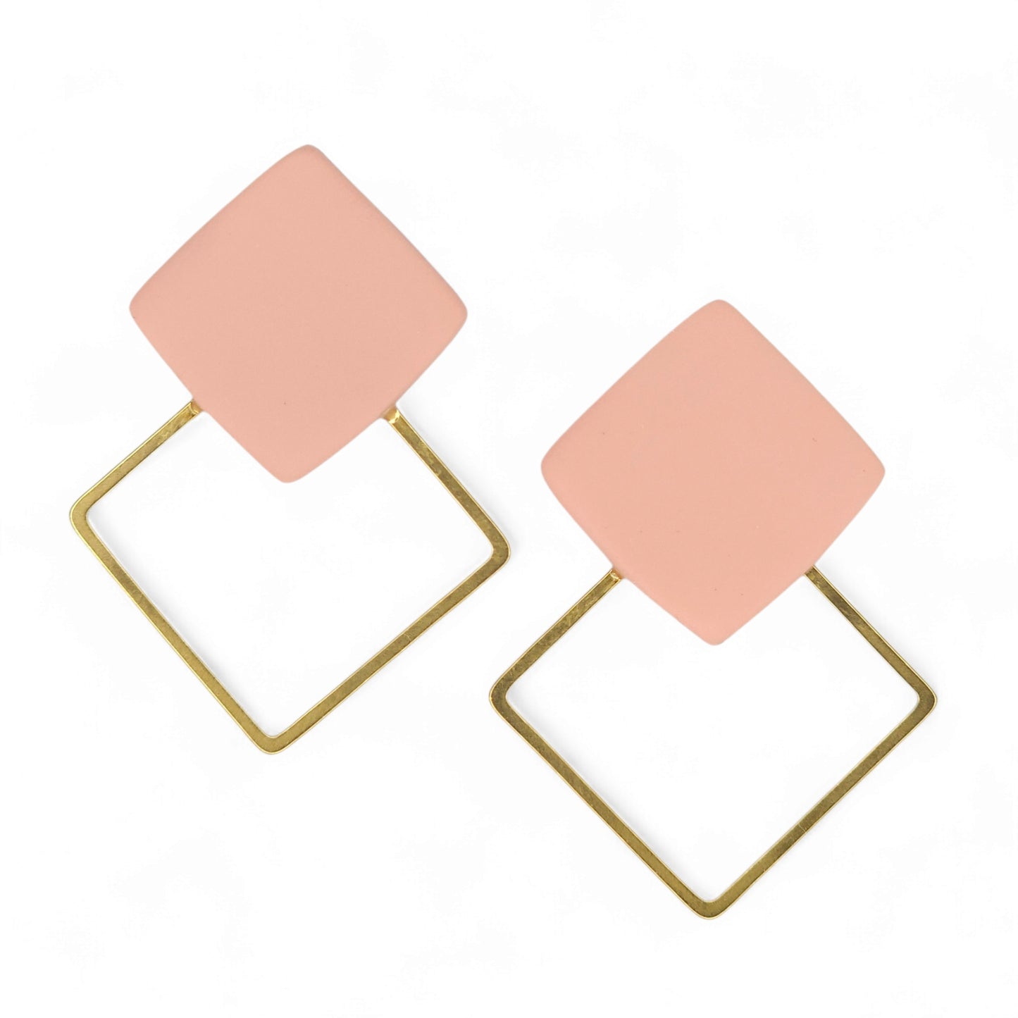 Σκουλαρίκια καρφωτά τετραγωνάκια ροζ σάπιο μήλο ντόνατ από πολυμερικό πηλό με ατσάλινα στοιχεία