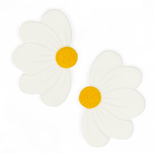 Μεγάλα καρφωτά σκουλαρίκια λευκά λουλούδια μαργαρίτες από πολυμερικό πηλό
