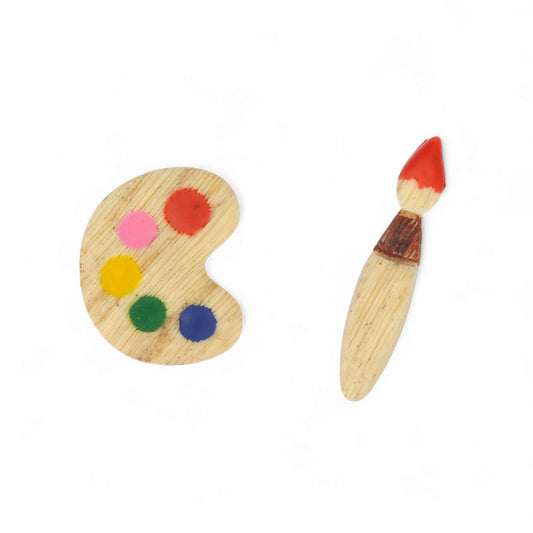 Ανόμοια καρφωτά σκουλαρίκια ξύλινη παλέτα ζωγραφικής και πινέλο από πολυμερικό πηλό