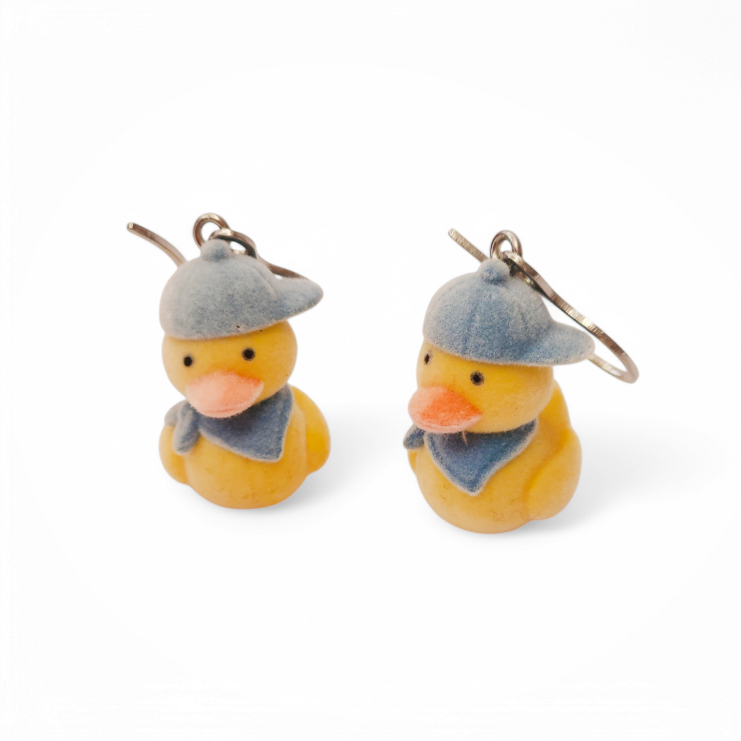 Κρεμαστά σκουλαρίκια κίτρινα χνουδωτά παπάκια με γαλάζια καπελάκια