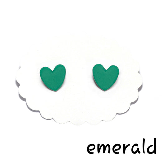 Καρφωτά σκουλαρίκια emerald καρδούλες από πολυμερικό πηλό