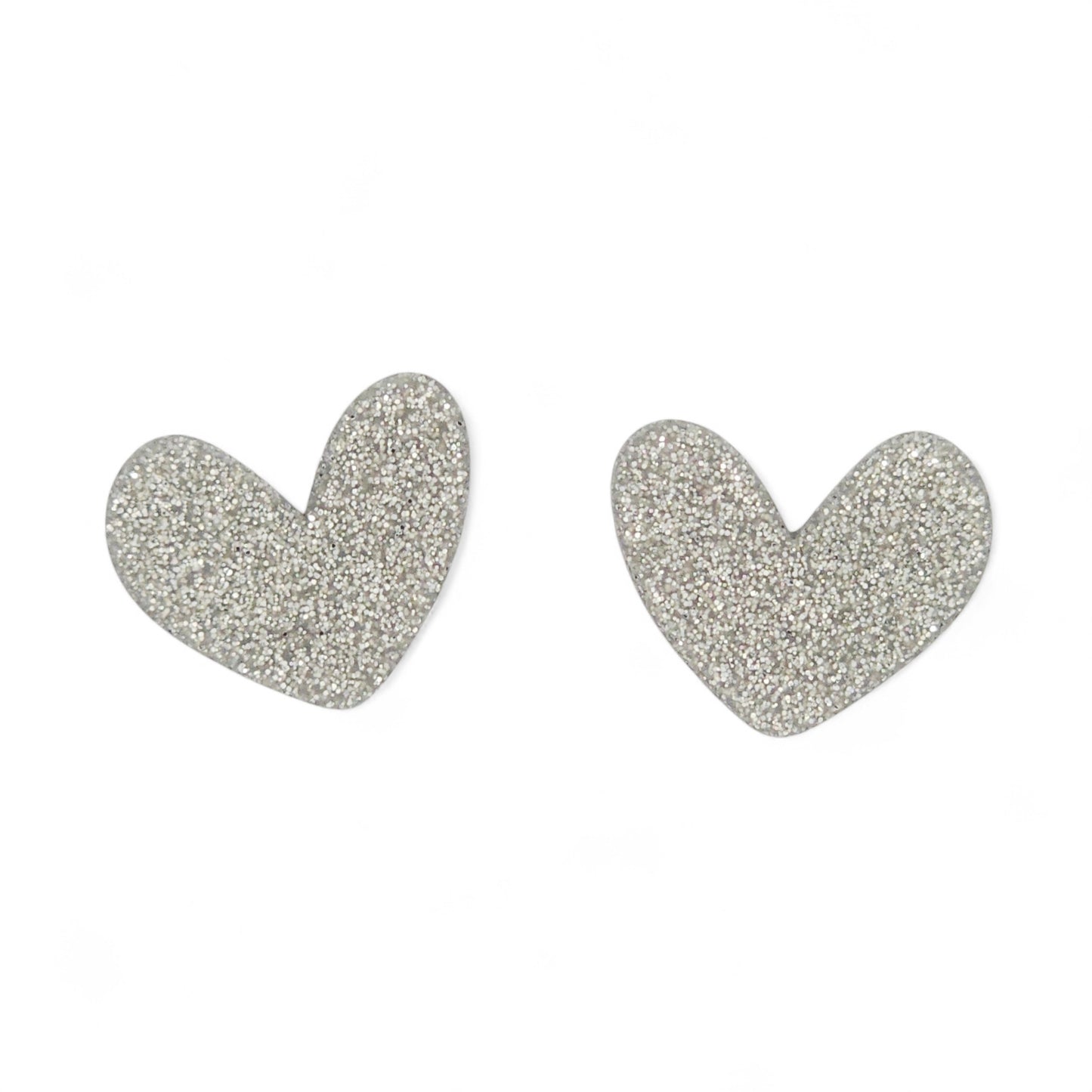 Σκουλαρίκια καρφωτά glitter silver καρδιές από πολυμερικό πηλό